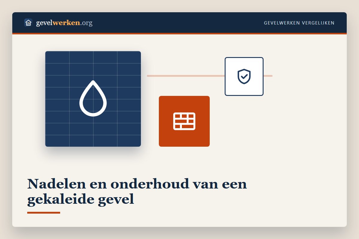 Kaleien nadelen en onderhoud: verweerde kaleilaag op een gevel met afgevende kalk en verkleuring